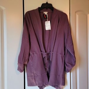 NWT adjustable sleeve lightweight jacket with pockets.